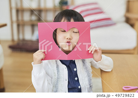女の子　子供　ライフスタイル　工作 49729822
