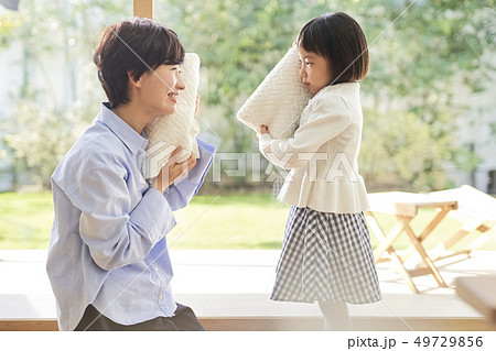 親子　ライフスタイル　家事 49729856