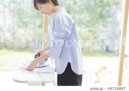 女性　ライフスタイル　家事 49729897