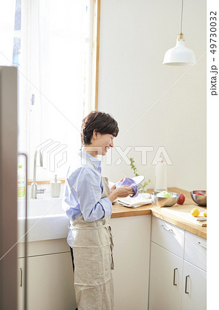 女性 ライフスタイル 家事 女性 ライフスタイル 家事 49730032