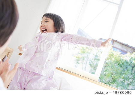 親子　ライフスタイル 49730090