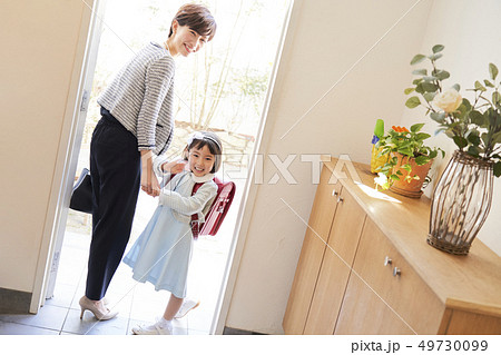 親子　小学生　入学 49730099