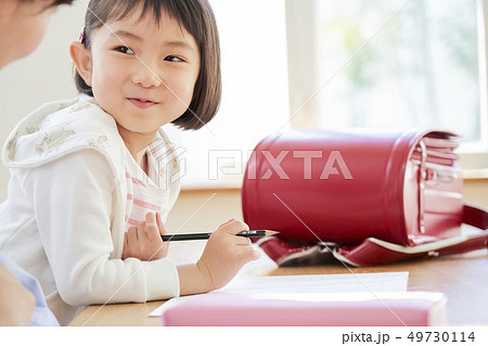 親子　ライフスタイル　勉強 49730114