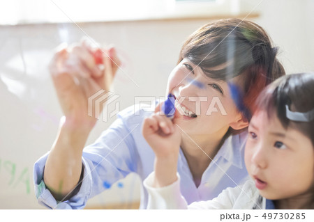 親子　ライフスタイル　らくがき 49730285