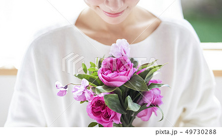 女性　ポートレート 49730288