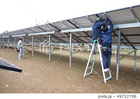太陽光発電所工事現場 太陽光発電所工事現場 49732786