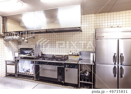 厨房　調理場　飲食業　調理器具　イメージ素材 49735831