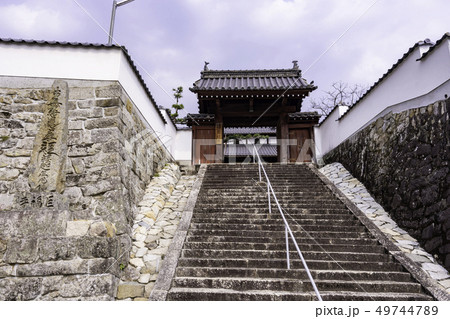 岡山県高梁市 紺屋川美観地区 巨福寺 山門 岡山県高梁市 紺屋川美観地区 巨福寺 山門 49744789