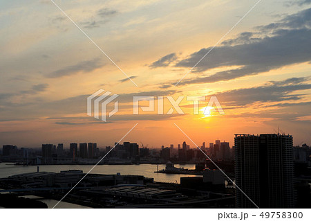 東京・豊洲の夕焼け 東京・豊洲の夕焼け 49758300