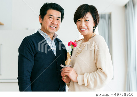 母の日 カーネーション 夫婦 母の日 カーネーション 夫婦 49758910