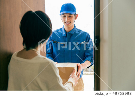 宅配便 配達 荷物 宅配便 配達 荷物 49758998