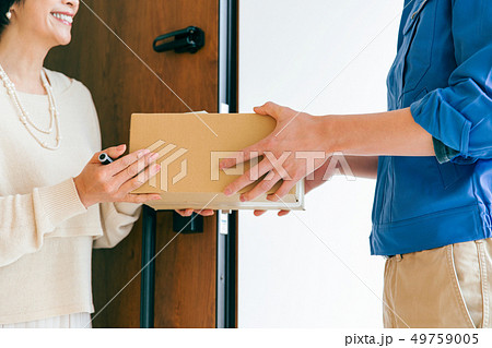 宅配便 配達 荷物 宅配便 配達 荷物 49759005