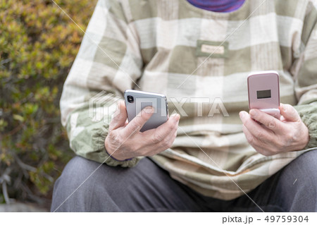 スマホ　ガラケー　使い方 49759304