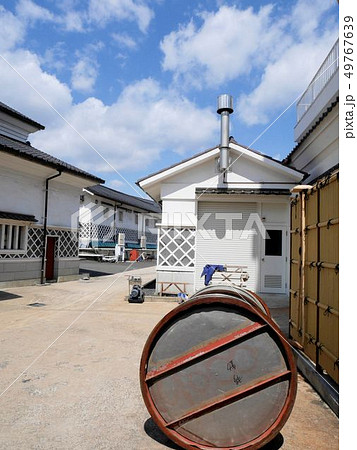 西条の酒蔵　酒造会社の酒造りの道具　（東広島市 Higashi-Hiroshima City） 49767639