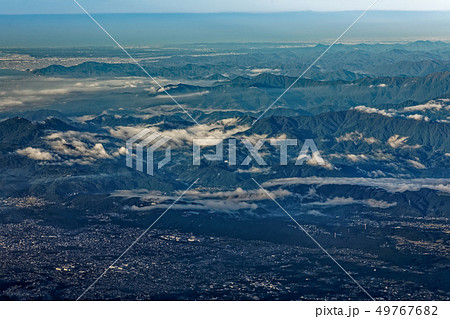 富士山山頂から眺める静岡方面の町並み 49767682