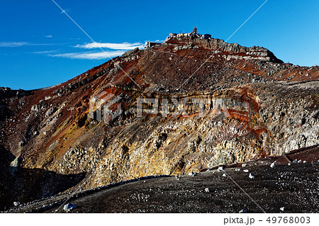 朝の富士山山頂・剣ヶ峰 朝の富士山山頂・剣ヶ峰 49768003