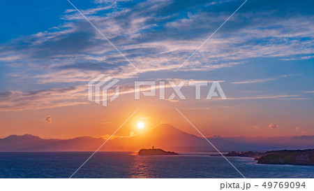 富士山と江の島の夕日コラボレーション(湘南 大崎公園) 富士山と江の島の夕日コラボレーション(湘南 大崎公園) 49769094