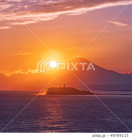 富士山と江の島の夕日コラボレーション(湘南 大崎公園) 富士山と江の島の夕日コラボレーション(湘南 大崎公園) 49769115