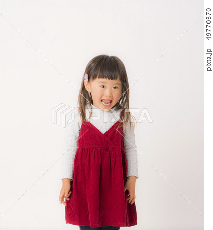 表情豊かな女の子 49770370