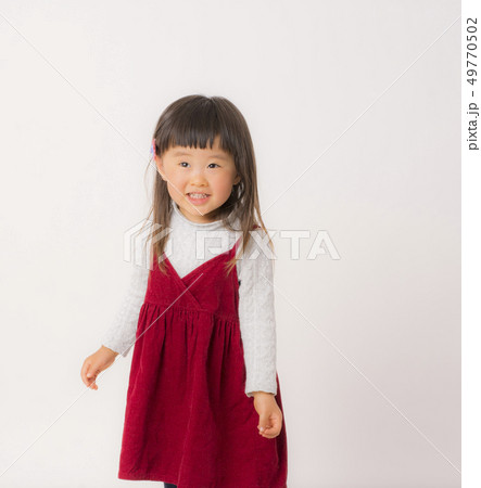 表情豊かな女の子 49770502