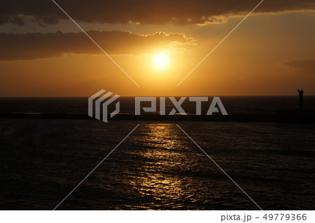 夕日 夕日 49779366