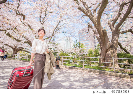 新生活を迎える女性 49788503