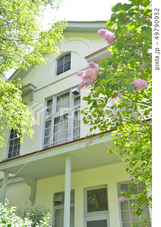 宮部金吾記念館とライラックの写真素材 [49790952] PIXTA