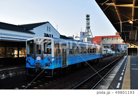 伊予大洲駅に停車中の予讃線普通列車(キハ54形) 伊予大洲駅に停車中の予讃線普通列車(キハ54形) 49801193
