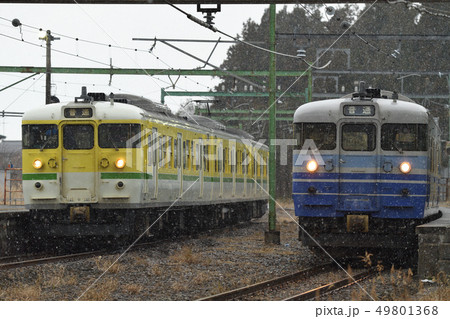 越後線を走る115系普通列車 越後線を走る115系普通列車 49801368