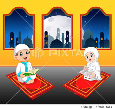 the two cte children are reading al quran  49801683