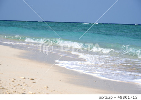 【瀬底ビーチ】 沖縄県 瀬底島 海岸 絶景 ブルーアウト 初夏 【瀬底ビーチ】 沖縄県 瀬底島 海岸 絶景 ブルーアウト 初夏 49801715