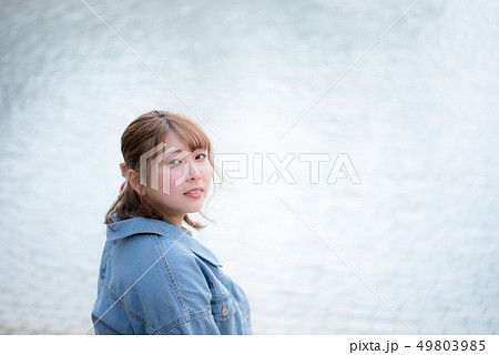散歩 散策 ビューティー ライフスタイル ポートレート 女性 新緑 散歩 散策 ビューティー ライフスタイル ポートレート 女性 新緑 49803985