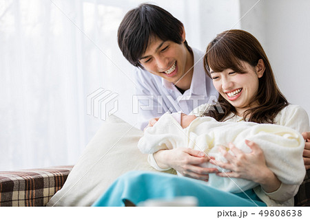 赤ちゃんと夫婦 赤ちゃんと夫婦 49808638