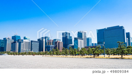 皇居から見る丸の内のオフィスビル ワイド 皇居から見る丸の内のオフィスビル ワイド 49809384