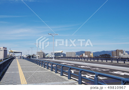 宍道湖大橋から望む松江市の街並み … 島根県 松江市 天候:晴れ 宍道湖大橋から望む松江市の街並み … 島根県 松江市 天候:晴れ 49810967