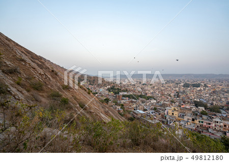 ナハーガー・ロードから見るジャイプールの町並み 49812180
