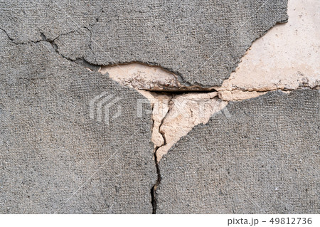 Cracked concrete wall covered with gray cement Cracked concrete wall covered with gray cement 49812736