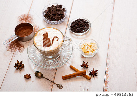 猫シルエット付きホットチョコレート 49813563