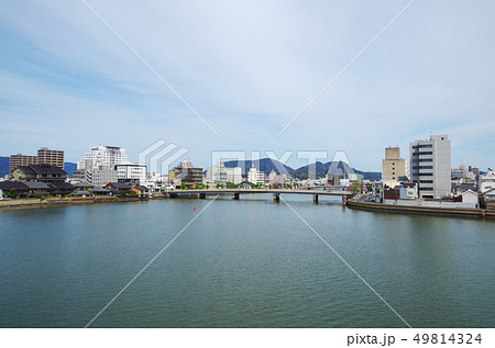 宍道湖大橋から望む松江市の街並み … 島根県 松江市 天候:晴れ 宍道湖大橋から望む松江市の街並み … 島根県 松江市 天候:晴れ 49814324