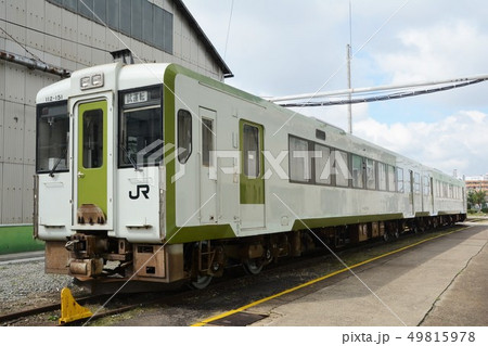 車両工場に留置されているキハ110系ディーゼルカー 車両工場に留置されているキハ110系ディーゼルカー 49815978