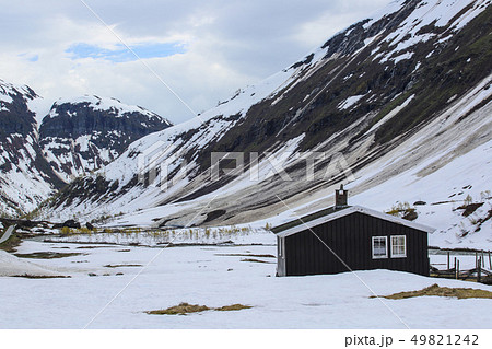 Spring mountain valley Spring mountain valley 49821242