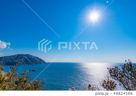 黄金崎からの海の景色　静岡県賀茂郡西伊豆町　太陽　サンロード 49824566