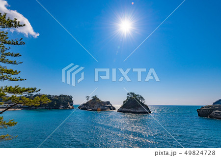 静岡県賀茂郡西伊豆町　堂ヶ島の景色　夕日の町堂ヶ島 49824728