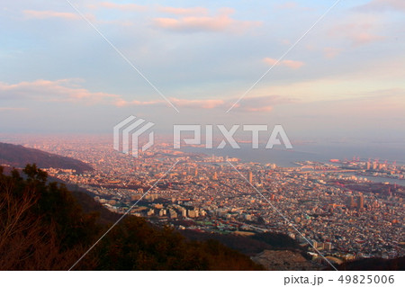 神戸の夕暮れ 49825006
