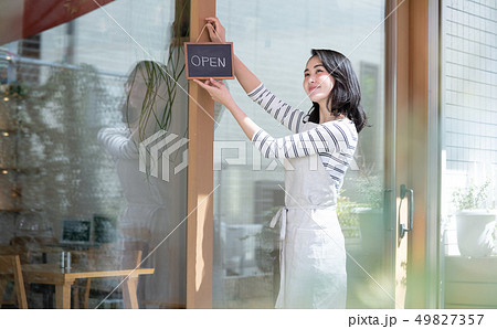 開店準備 49827357