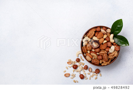 mix of nuts 49828492