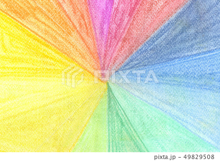 レインボーカラー 放射状 クレヨン 手書きのイラスト素材