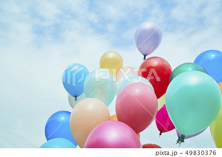 青空 カラフル 風船 49830376