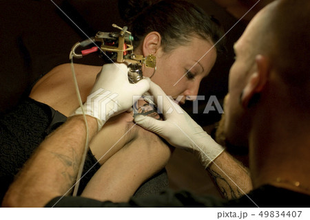 tattooing 49834407