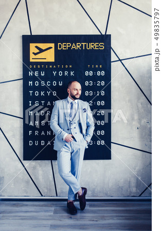 confident businessman portrait 49835797